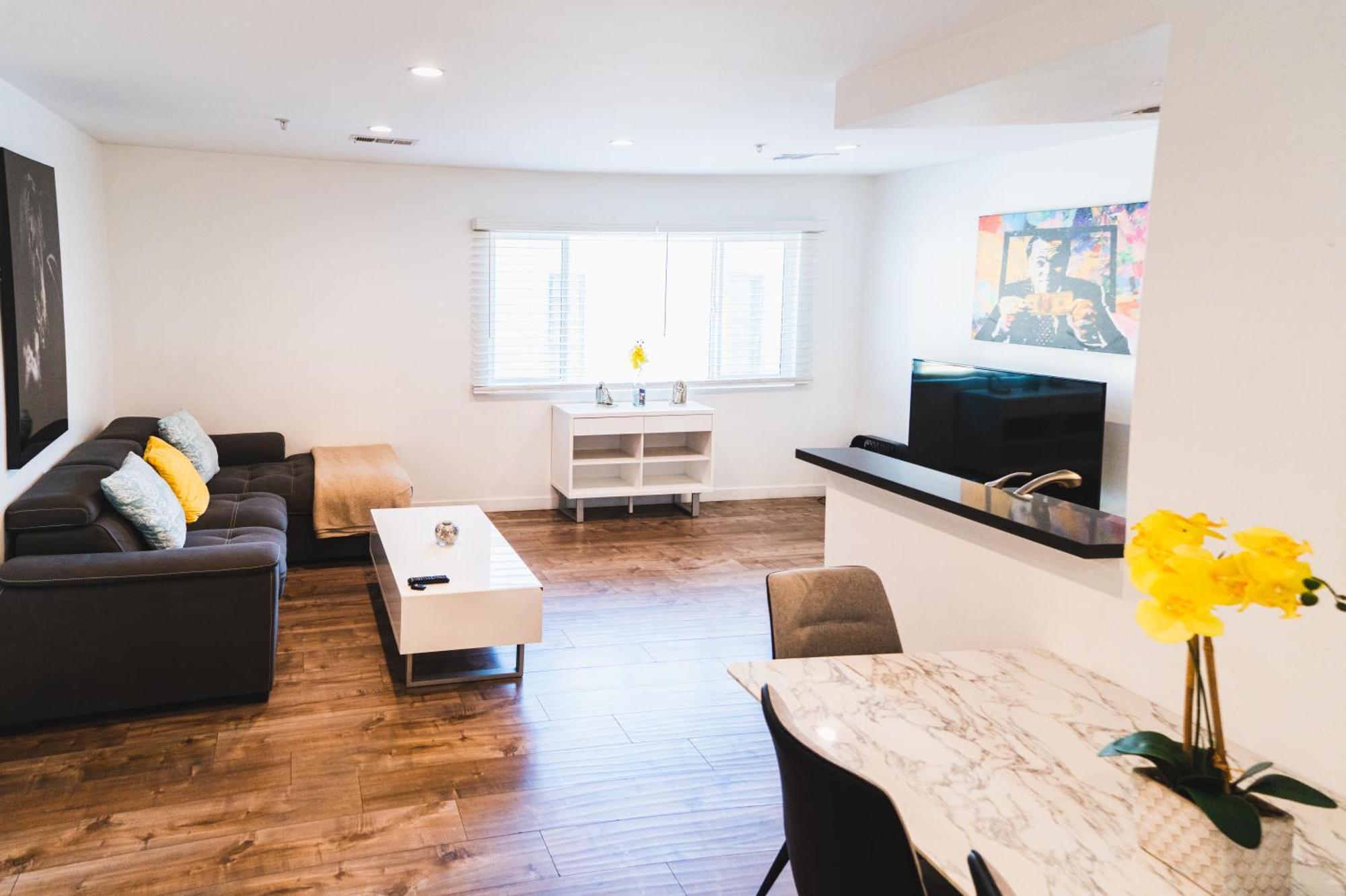 Chic Large One Bedroom With Dinning Area In Hear Of Koreatown With Free Parking * Los Angeles