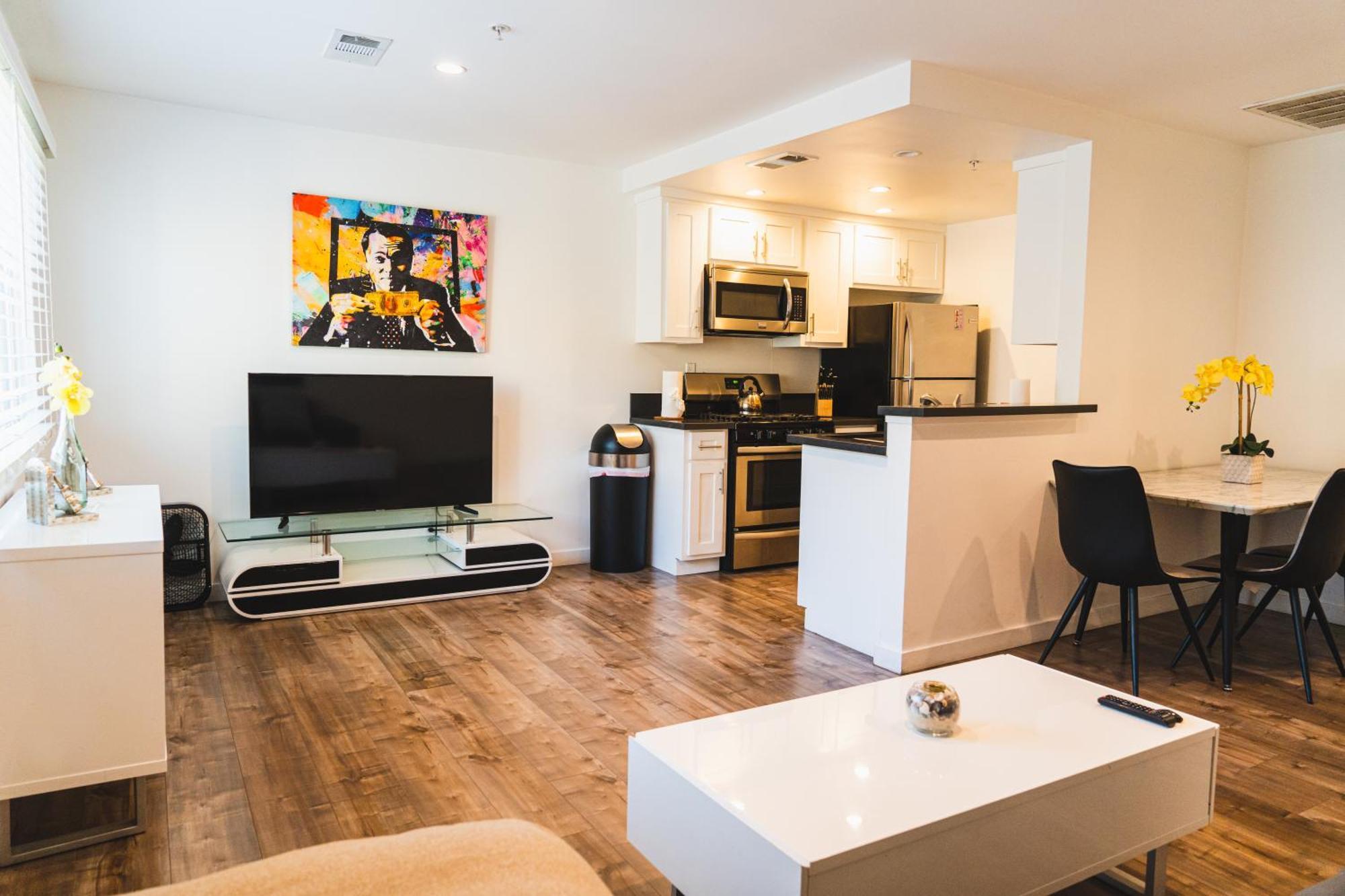 Appartamento Chic Large One Bedroom With Dinning Area In Hear Of Koreatown With Free Parking
