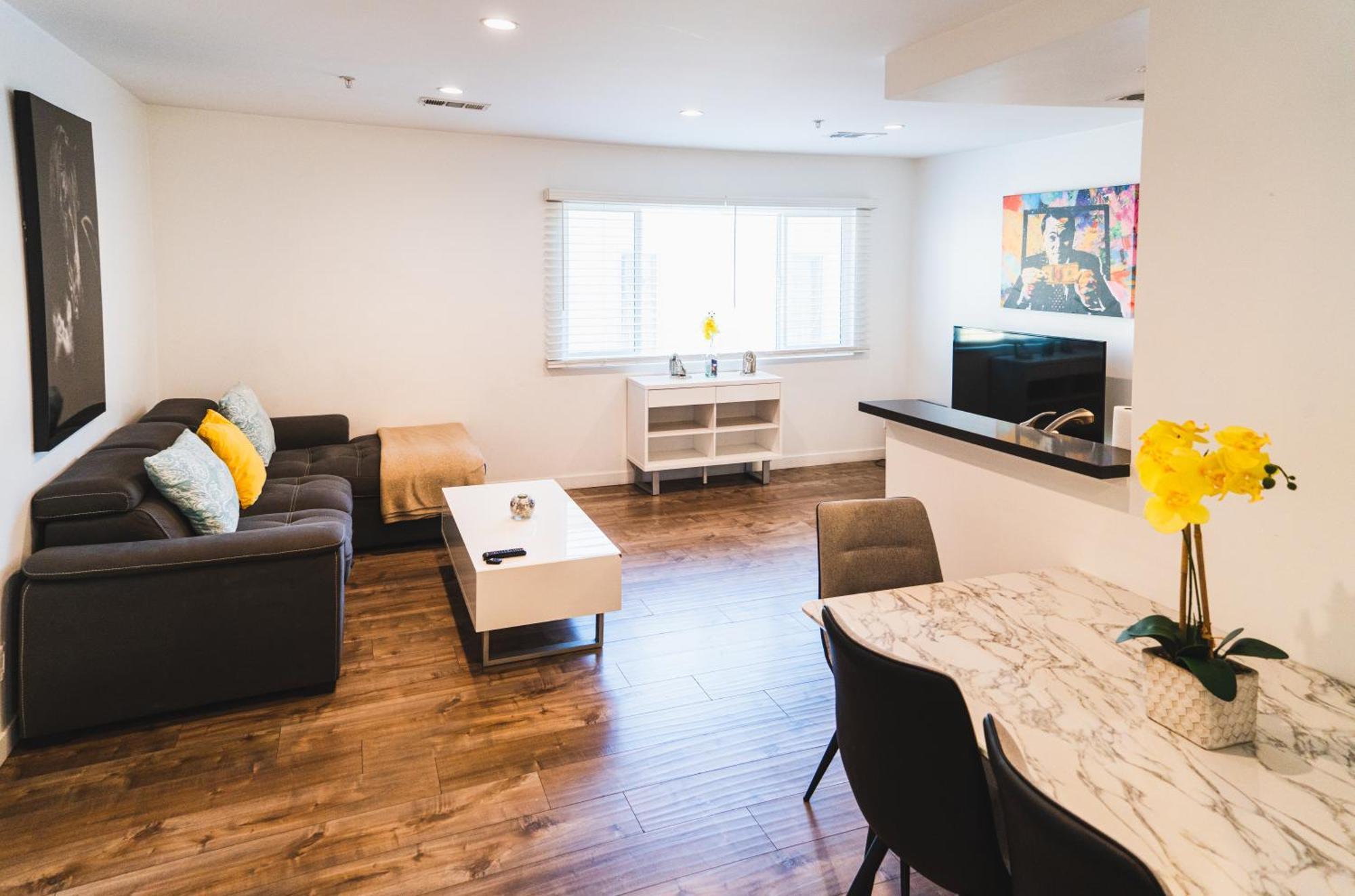 Apartamento Chic Large One Bedroom With Dinning Area In Hear Of Koreatown With Free Parking