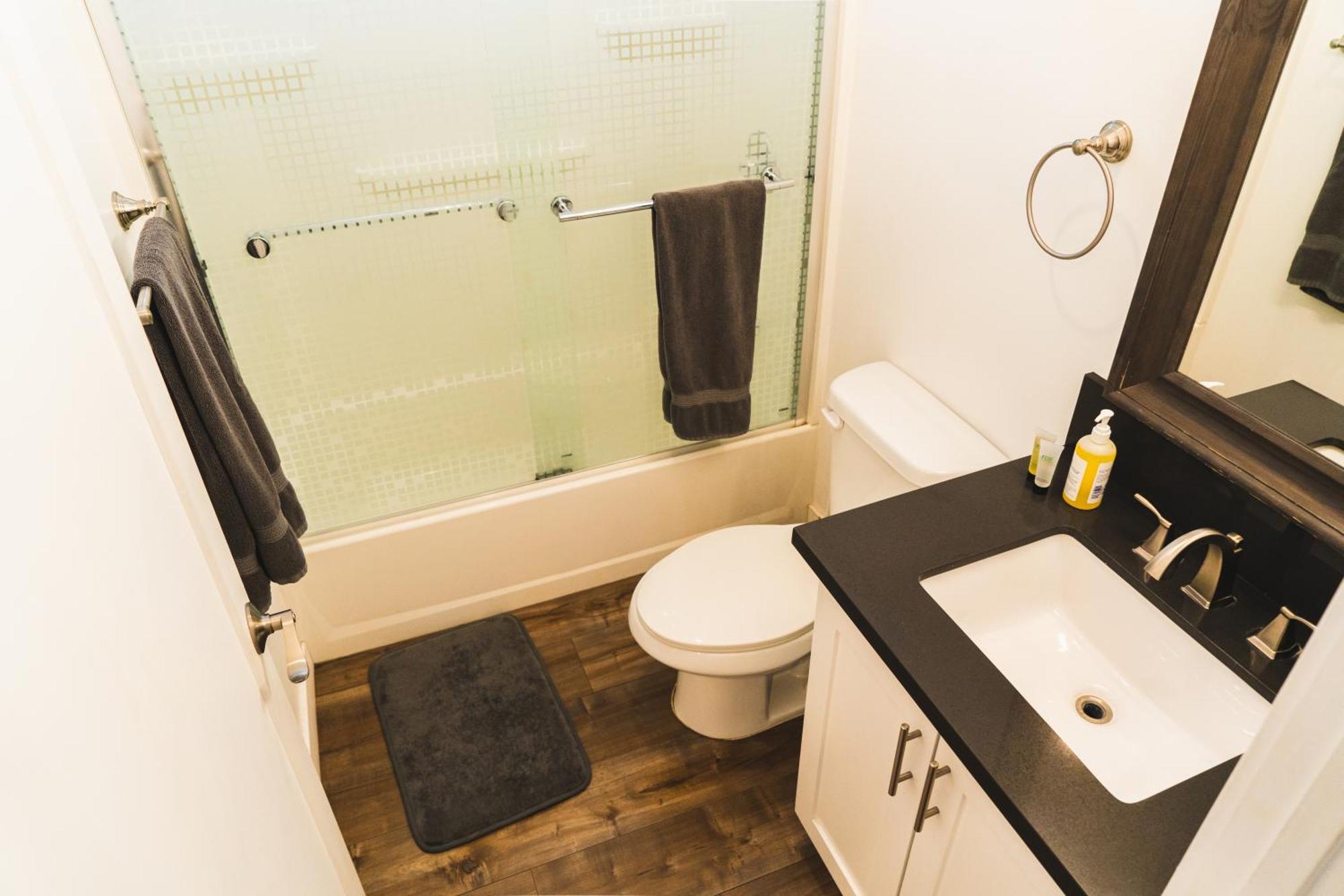 Chic Large One Bedroom With Dinning Area In Hear Of Koreatown With Free Parking