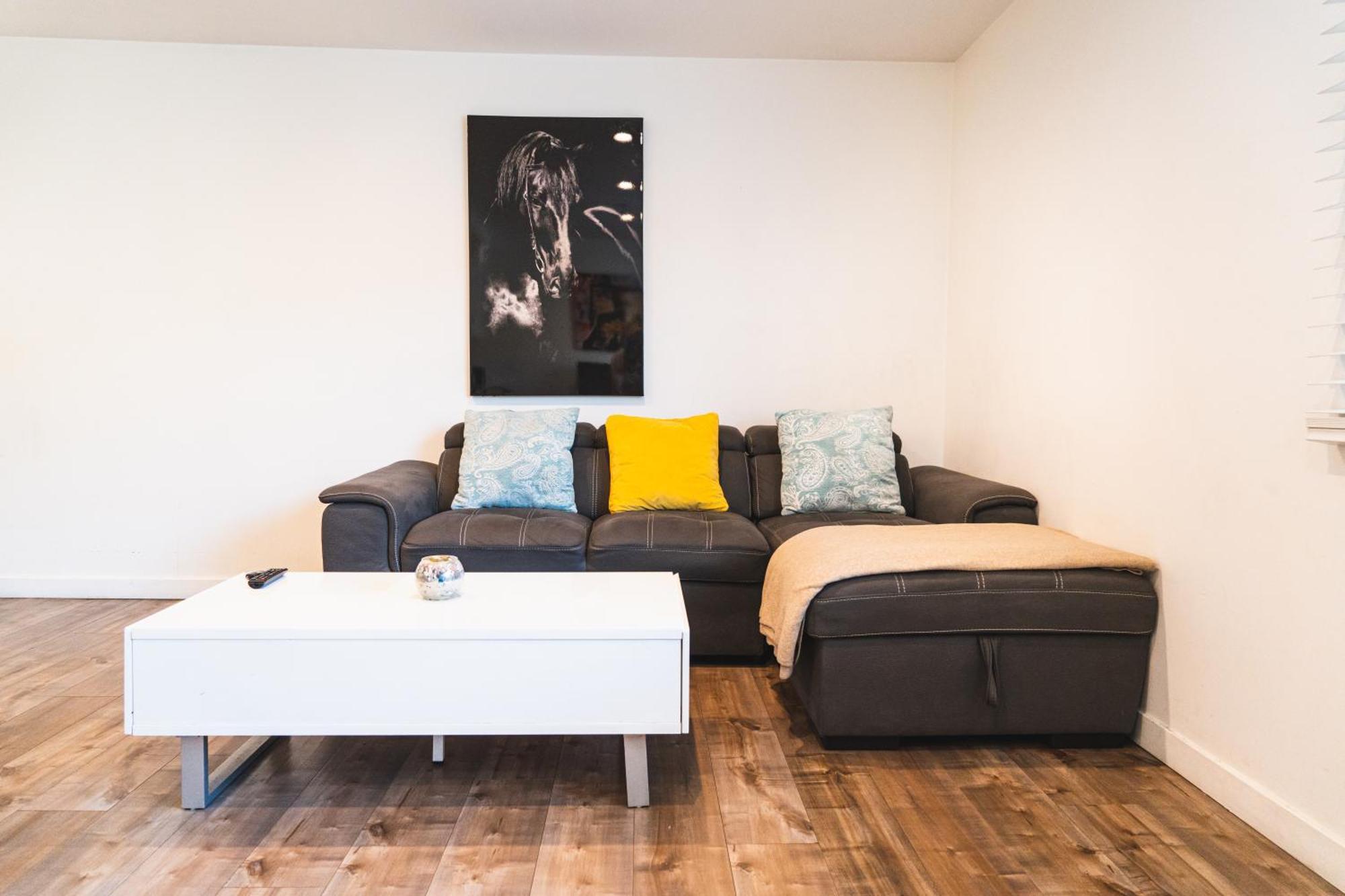 Chic Large One Bedroom With Dinning Area In Hear Of Koreatown With Free Parking Apartamento *