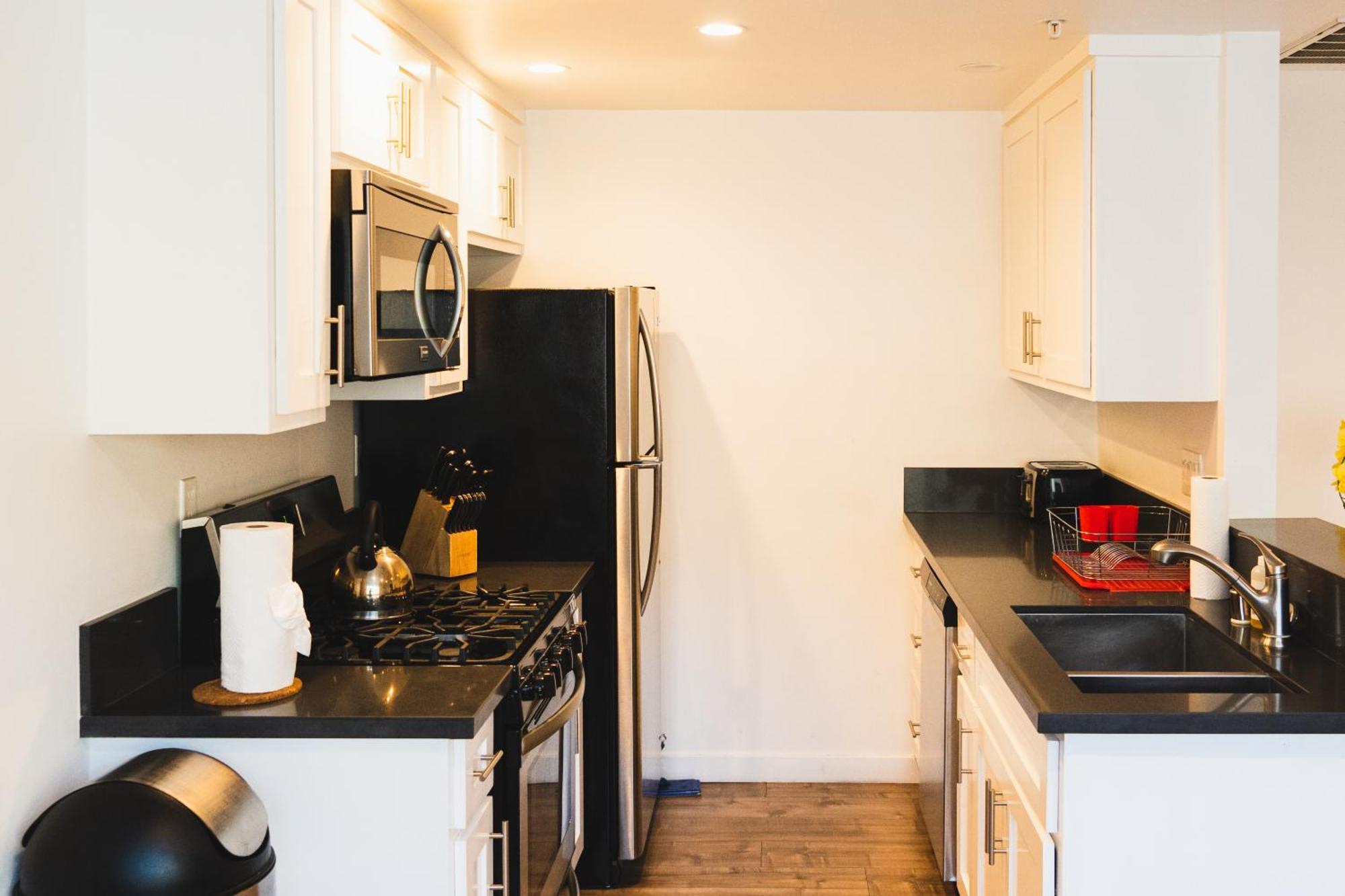 Chic Large One Bedroom With Dinning Area In Hear Of Koreatown With Free Parking Apartamento